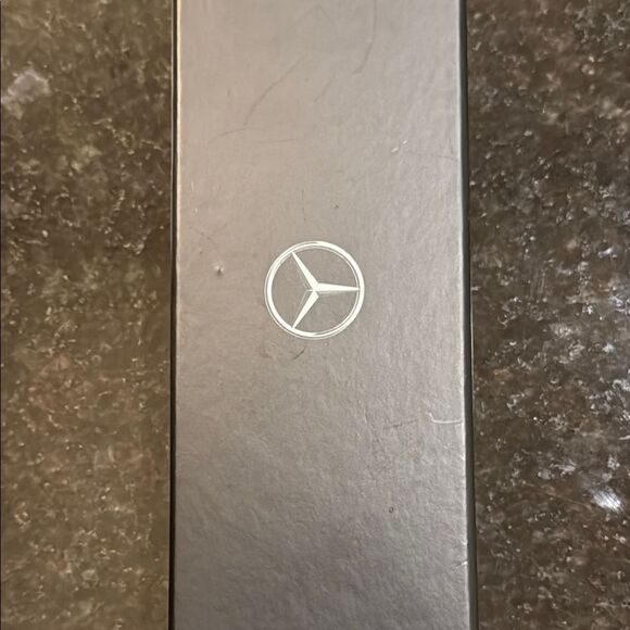 NWT SAINT TROPEZ Mercedes-Benz Silver Keychain with Swarovski stones - Picture 3 of 3